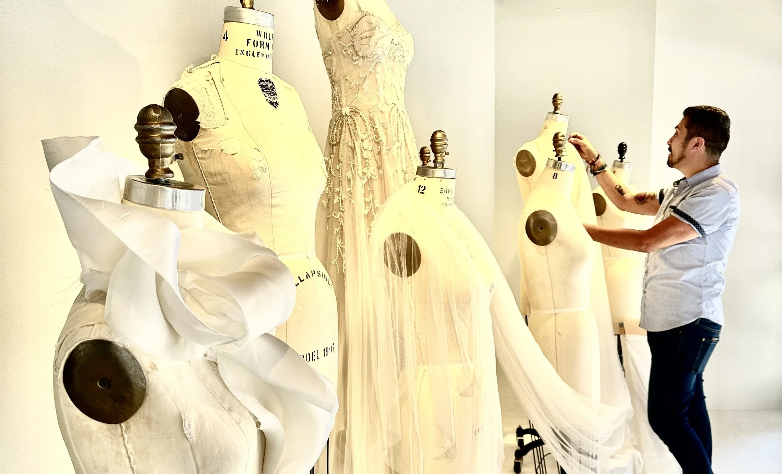 Jesús Isaac Cervantes at work